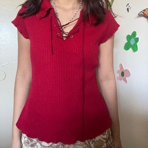 Red lined tied v-neck collared shirt